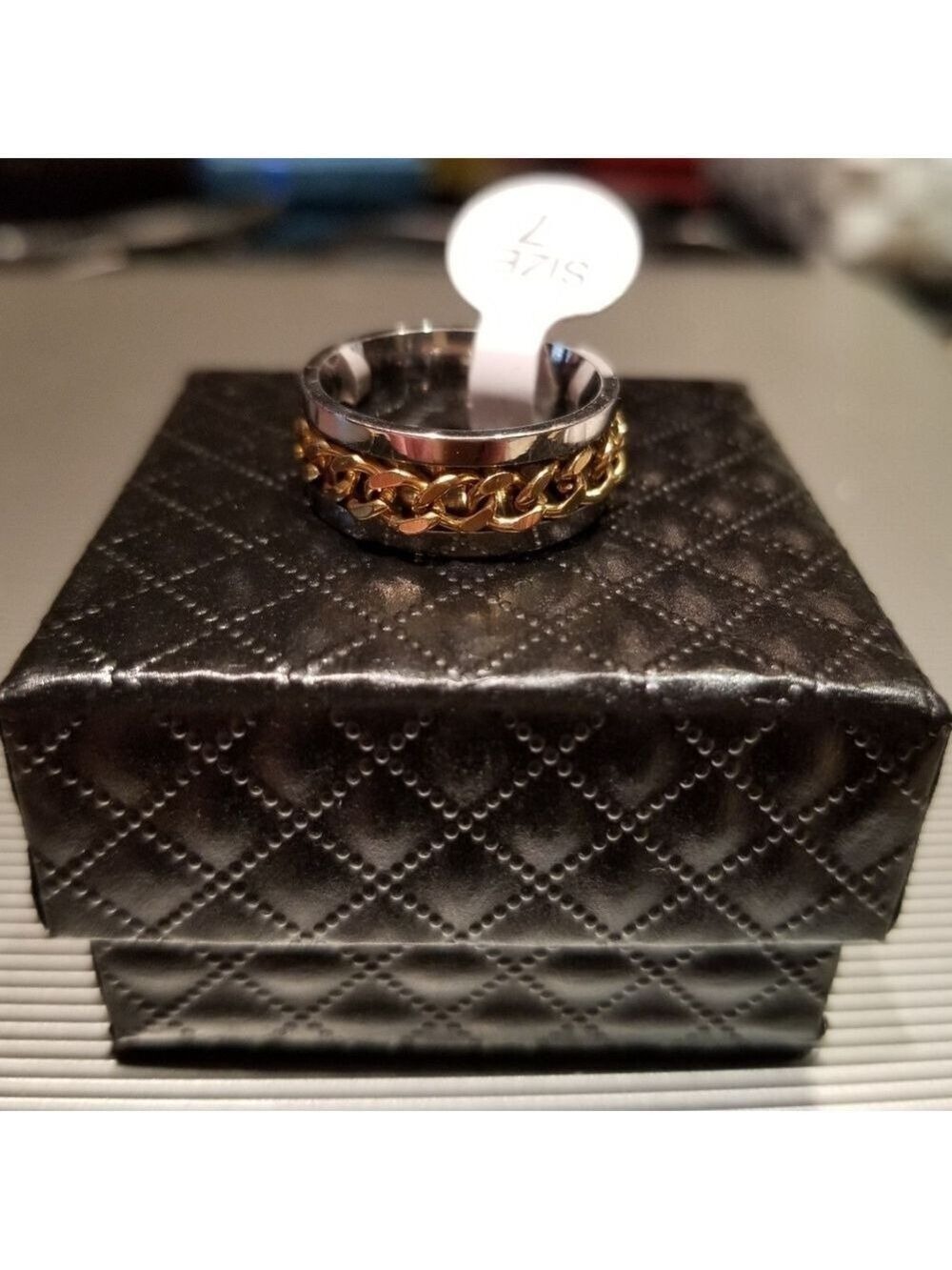 WOMAN'S STAINLESS STEEL TWO TONE BAND SIZE 7